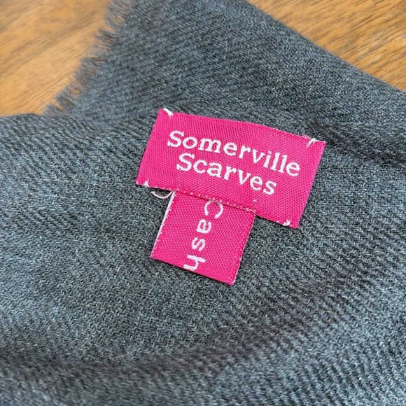 UKs Somerville Scarves. 100% Cashmere - Picture 4 of 5